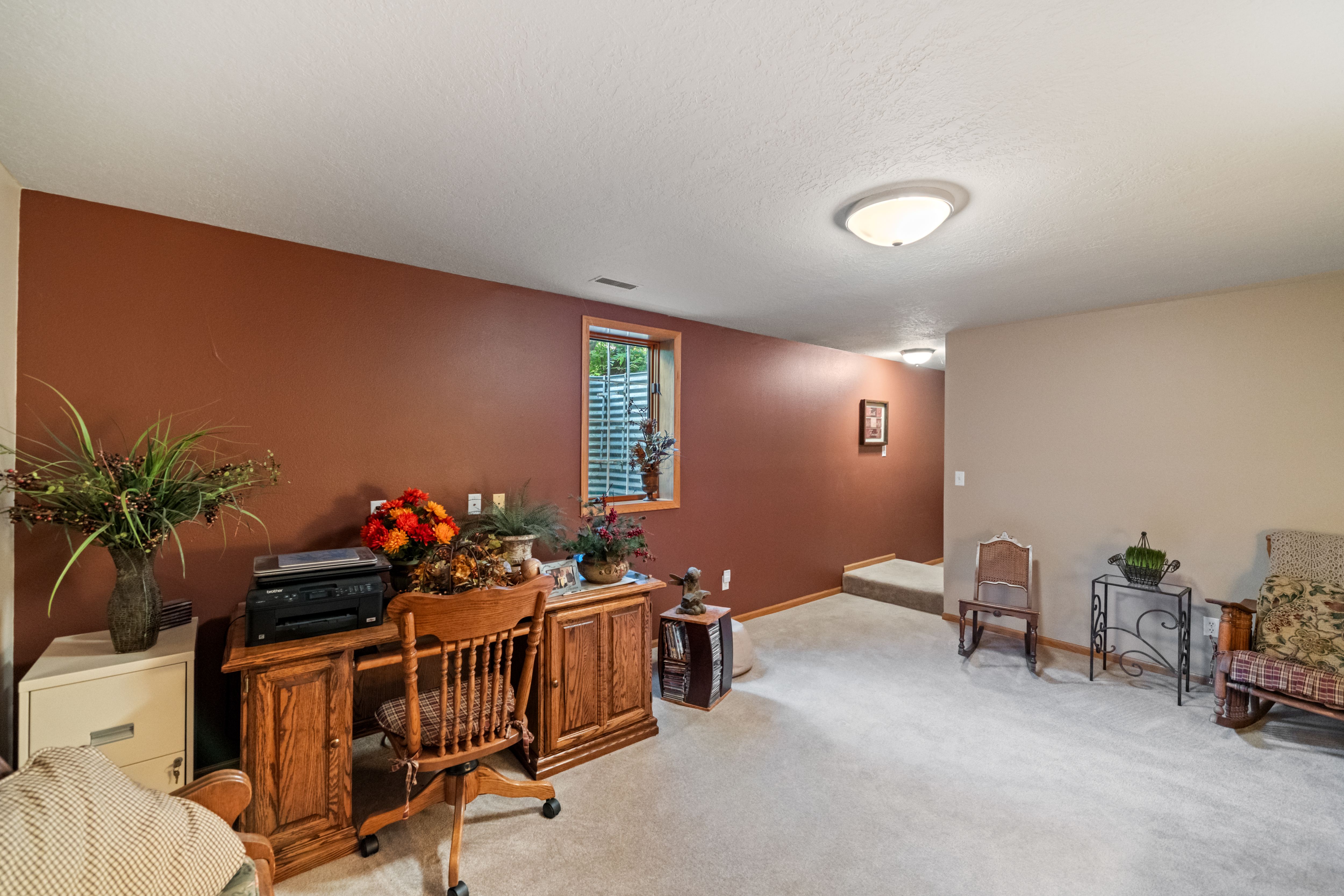 Listing Photo: 106 W Franklin Ave, Indianola, IA 50125-28